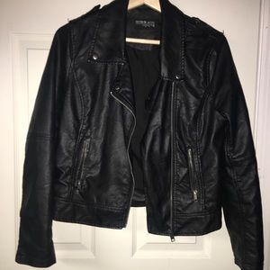BLACK LEATHER JACKET